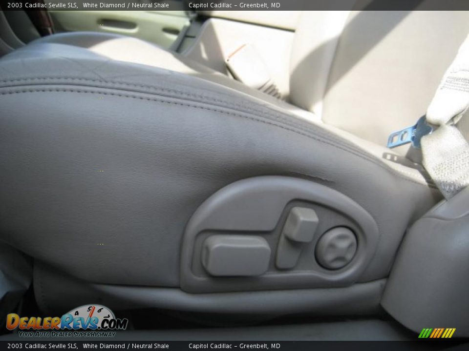 2003 Cadillac Seville SLS White Diamond / Neutral Shale Photo #17