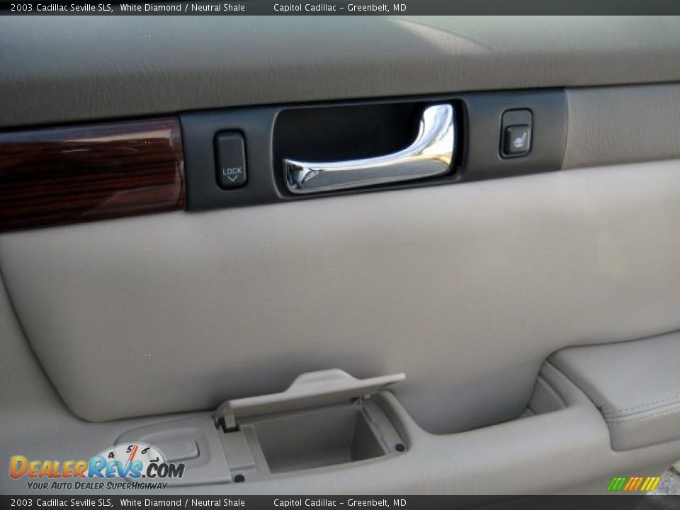 2003 Cadillac Seville SLS White Diamond / Neutral Shale Photo #19