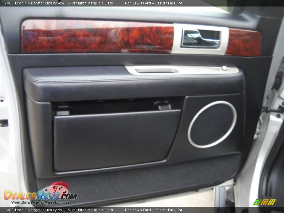 2003 Lincoln Navigator Luxury 4x4 Silver Birch Metallic / Black Photo #6