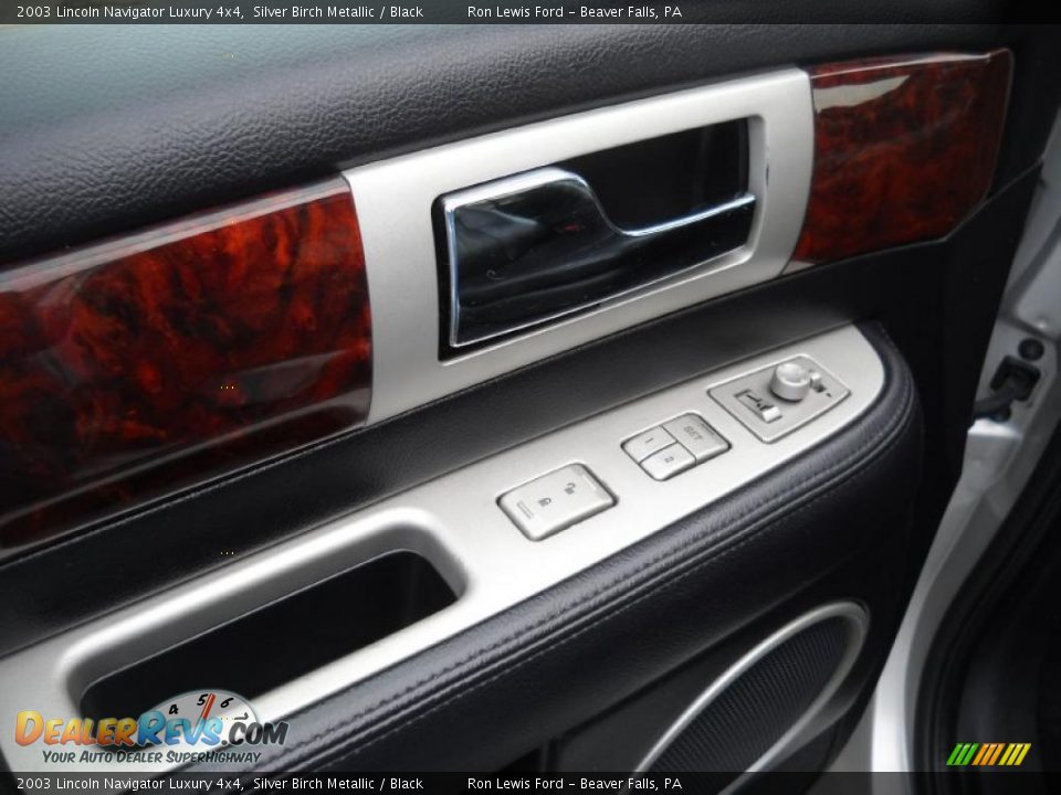 2003 Lincoln Navigator Luxury 4x4 Silver Birch Metallic / Black Photo #21
