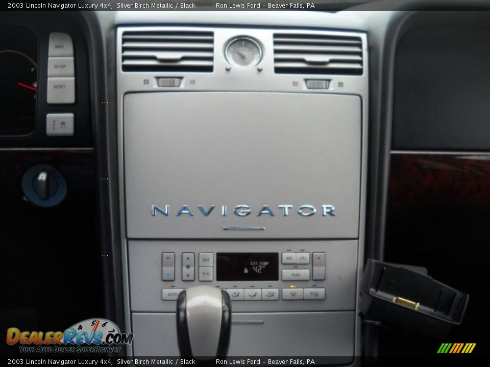 2003 Lincoln Navigator Luxury 4x4 Silver Birch Metallic / Black Photo #23