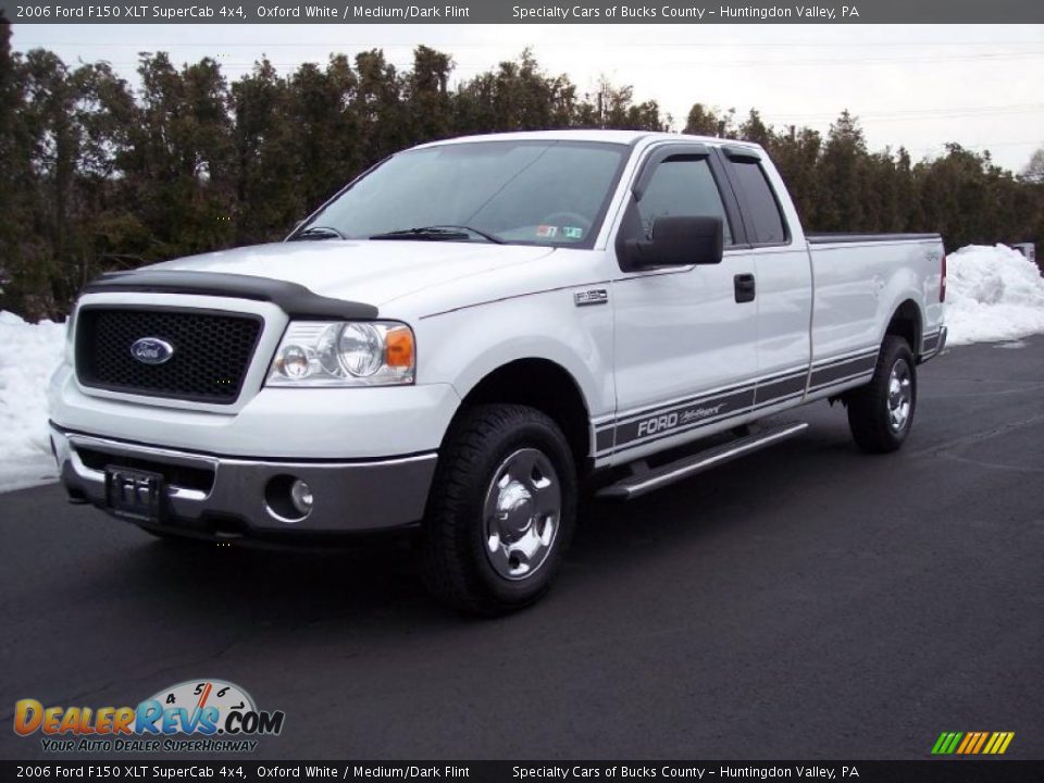 2006 Ford F150 XLT SuperCab 4x4 Oxford White / Medium/Dark Flint Photo #2