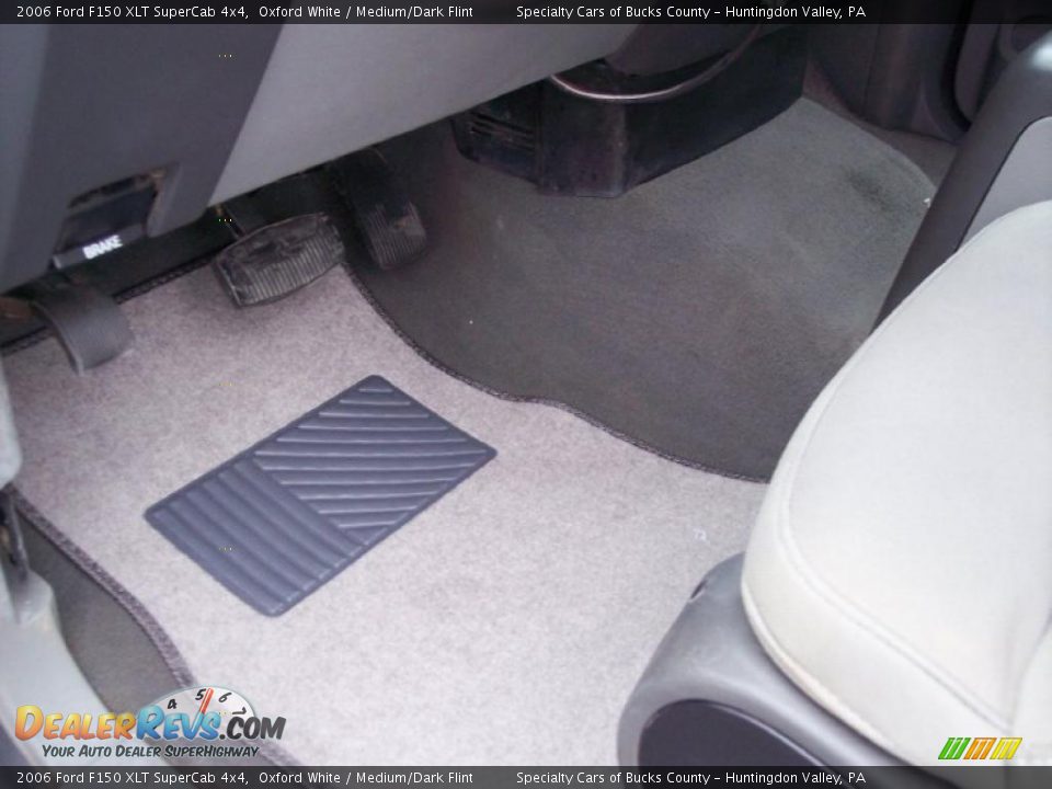2006 Ford F150 XLT SuperCab 4x4 Oxford White / Medium/Dark Flint Photo #31