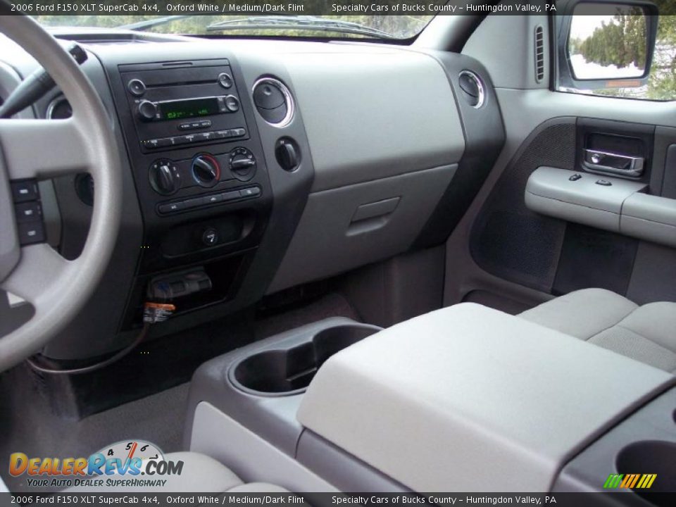 2006 Ford F150 XLT SuperCab 4x4 Oxford White / Medium/Dark Flint Photo #34