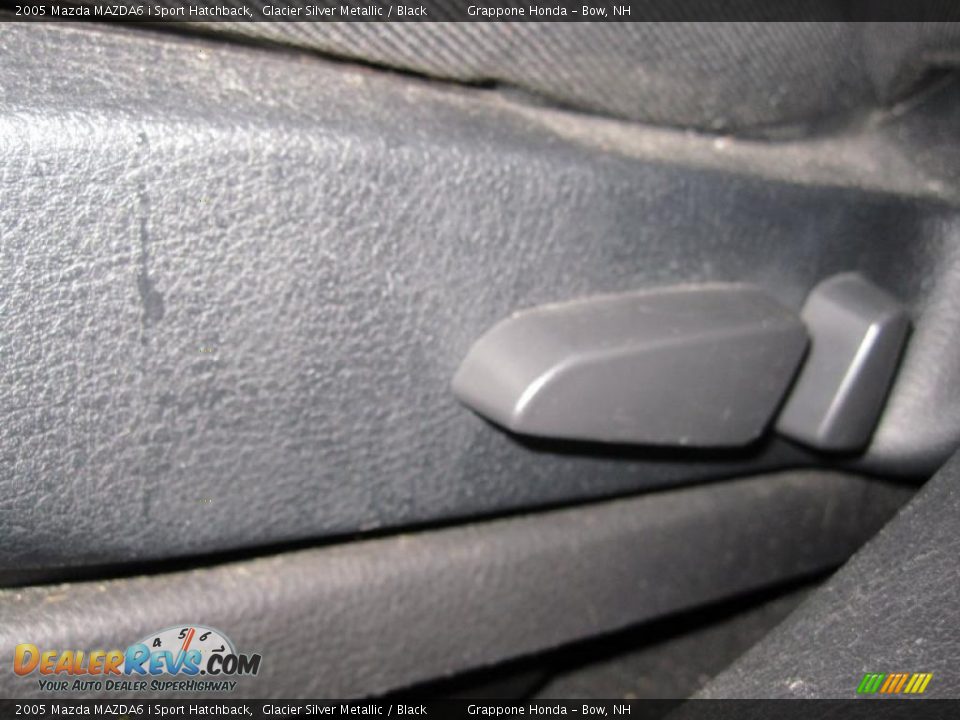 2005 Mazda MAZDA6 i Sport Hatchback Glacier Silver Metallic / Black Photo #9
