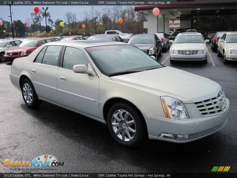 2010 Cadillac DTS White Diamond Tri-coat / Shale/Cocoa Photo #2