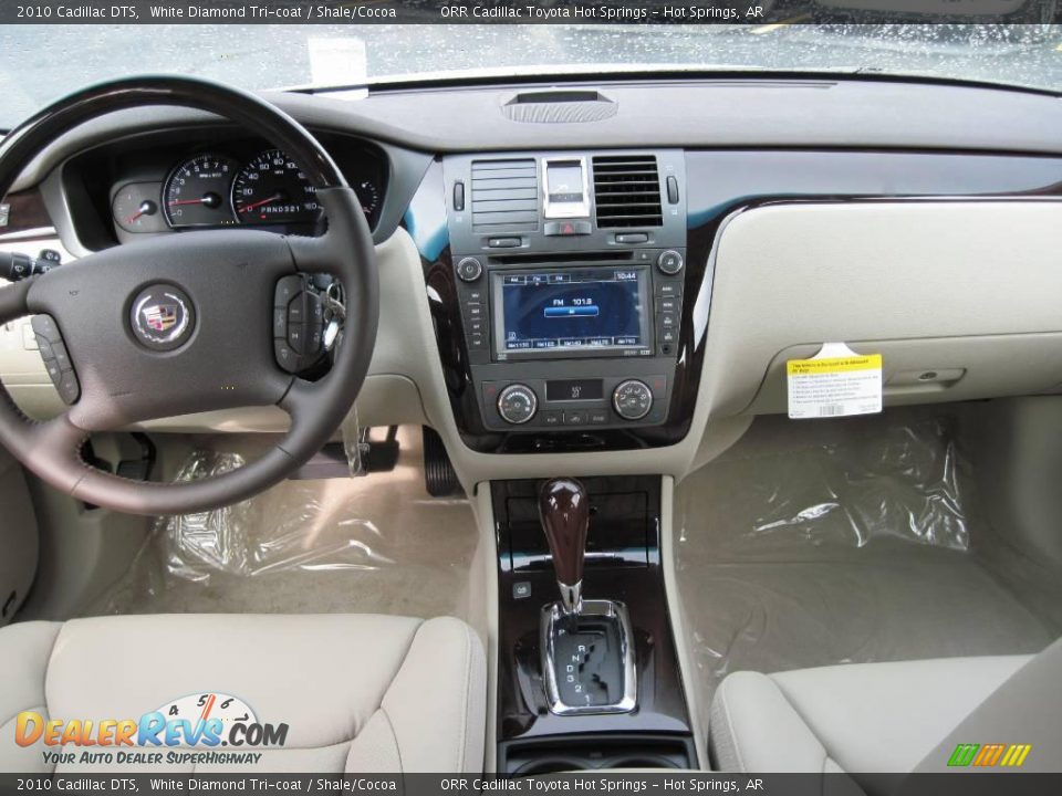 2010 Cadillac DTS White Diamond Tri-coat / Shale/Cocoa Photo #5