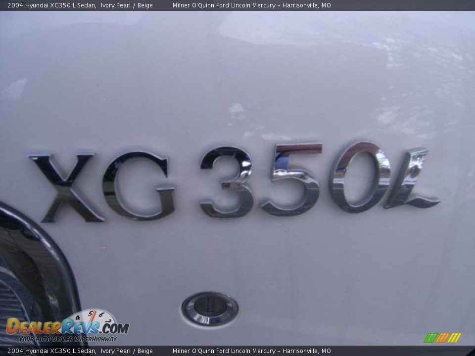 2004 Hyundai XG350 L Sedan Ivory Pearl / Beige Photo #10