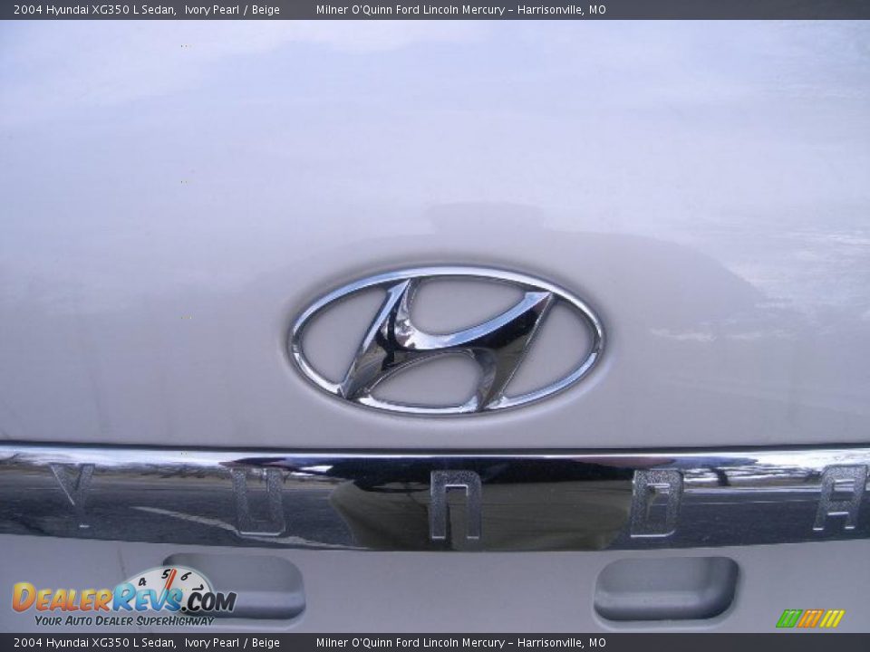 2004 Hyundai XG350 L Sedan Ivory Pearl / Beige Photo #11