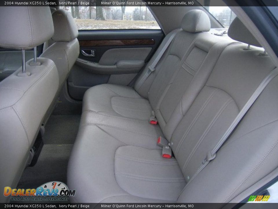 2004 Hyundai XG350 L Sedan Ivory Pearl / Beige Photo #13