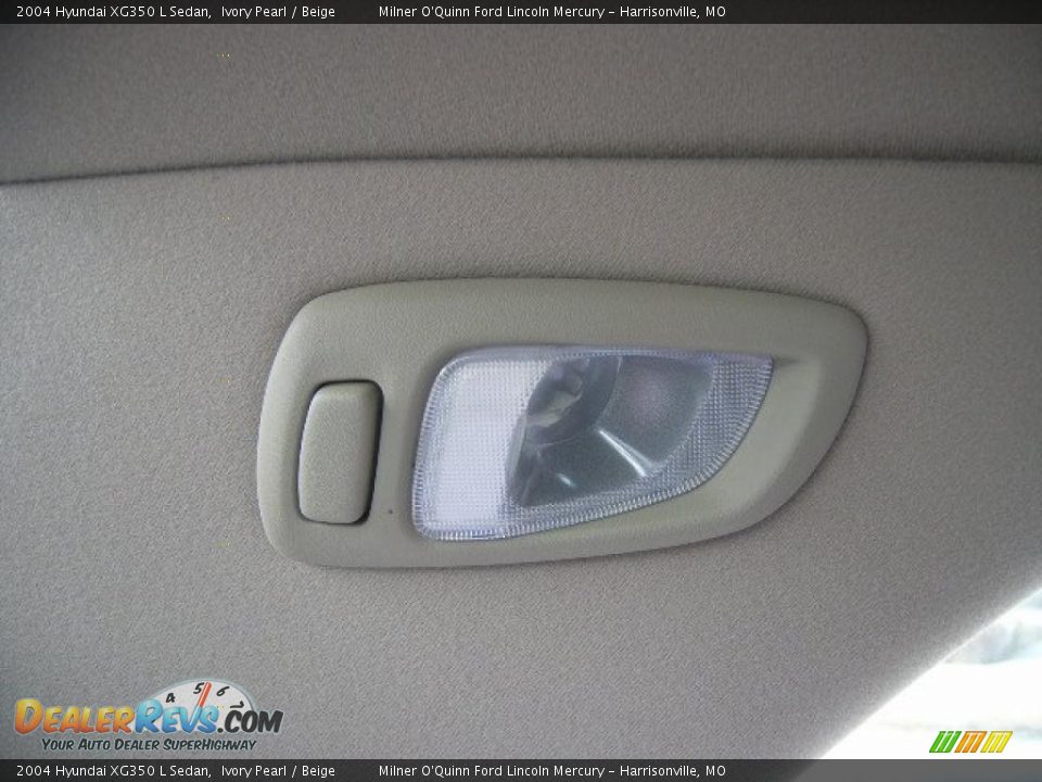 2004 Hyundai XG350 L Sedan Ivory Pearl / Beige Photo #16