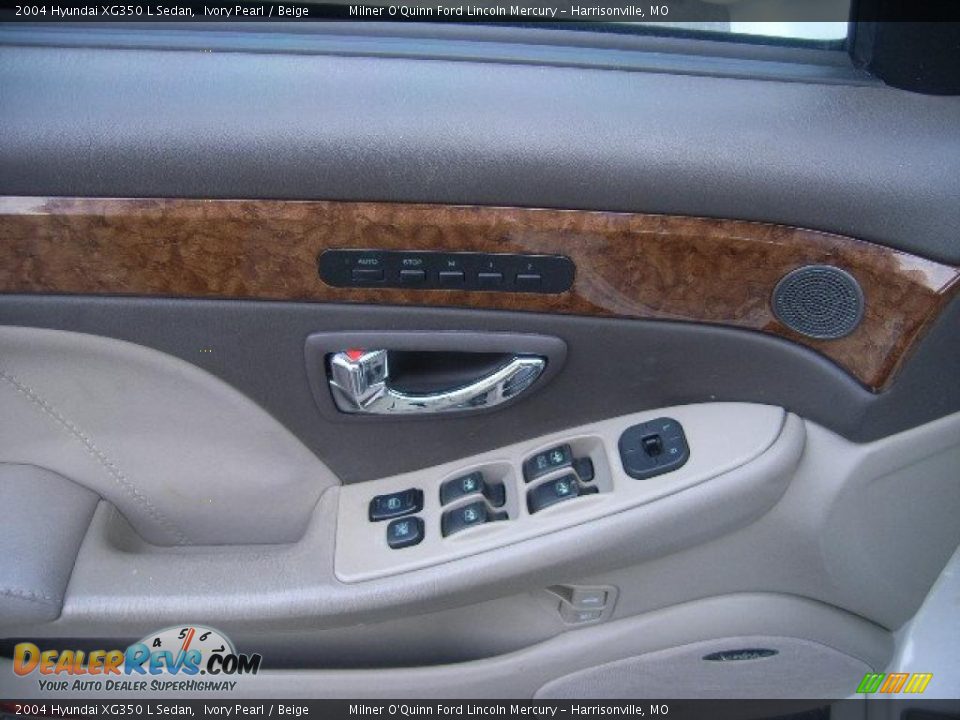 2004 Hyundai XG350 L Sedan Ivory Pearl / Beige Photo #19