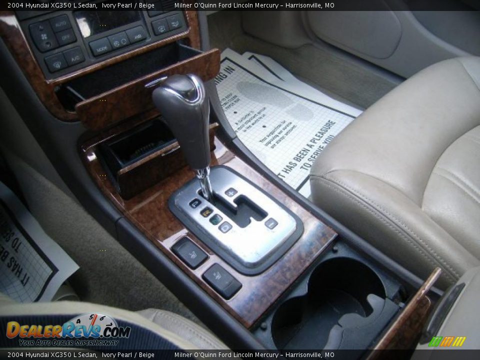 2004 Hyundai XG350 L Sedan Ivory Pearl / Beige Photo #26