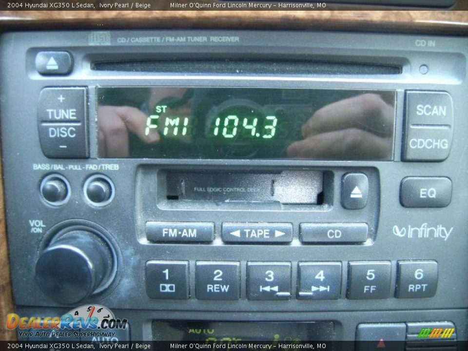 2004 Hyundai XG350 L Sedan Ivory Pearl / Beige Photo #28