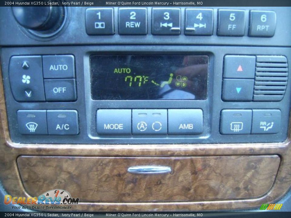 2004 Hyundai XG350 L Sedan Ivory Pearl / Beige Photo #29