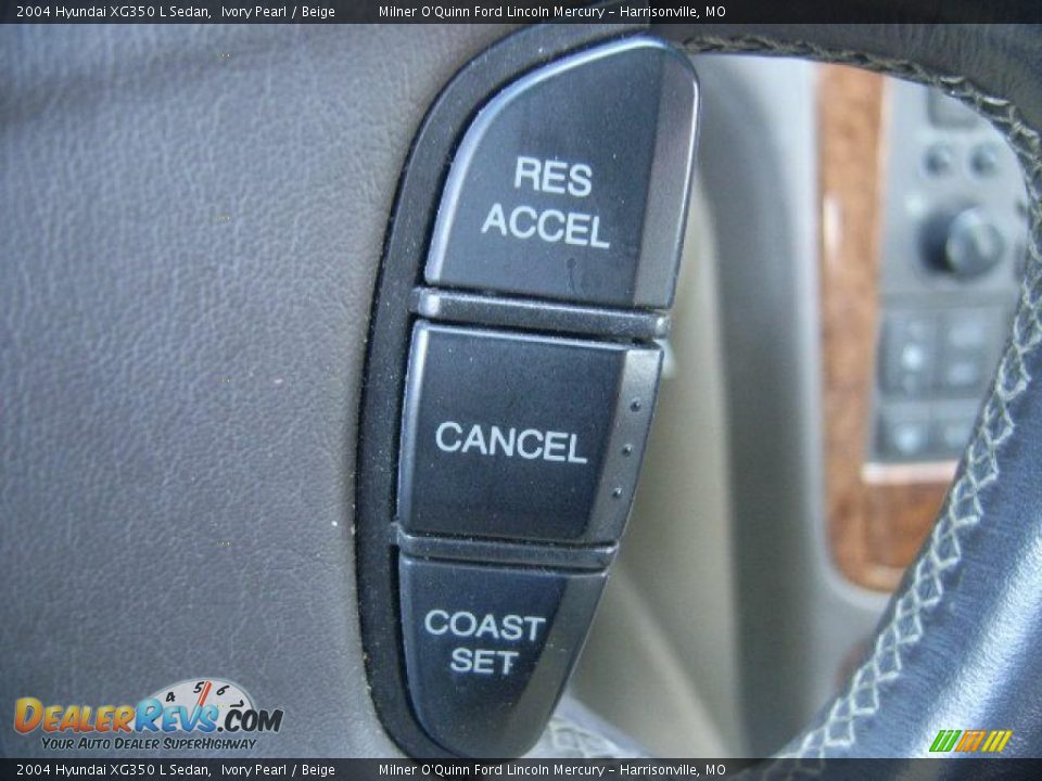 2004 Hyundai XG350 L Sedan Ivory Pearl / Beige Photo #31