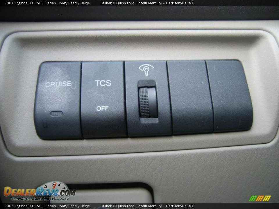 2004 Hyundai XG350 L Sedan Ivory Pearl / Beige Photo #32