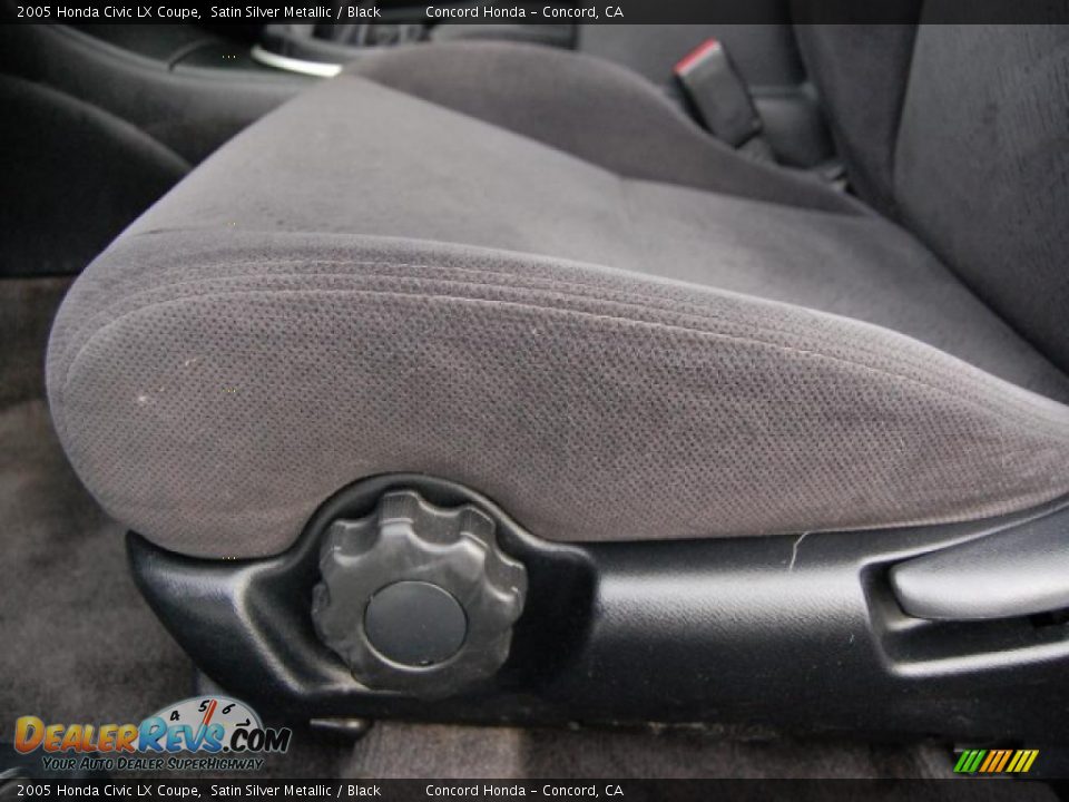 2005 Honda Civic LX Coupe Satin Silver Metallic / Black Photo #18