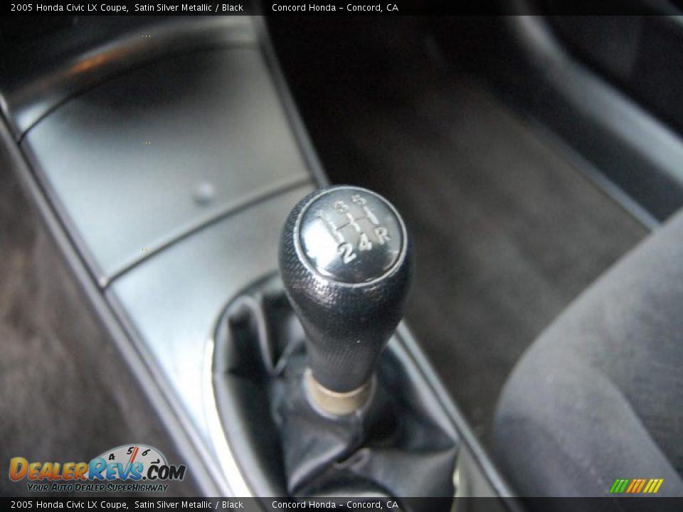 2005 Honda Civic LX Coupe Satin Silver Metallic / Black Photo #21