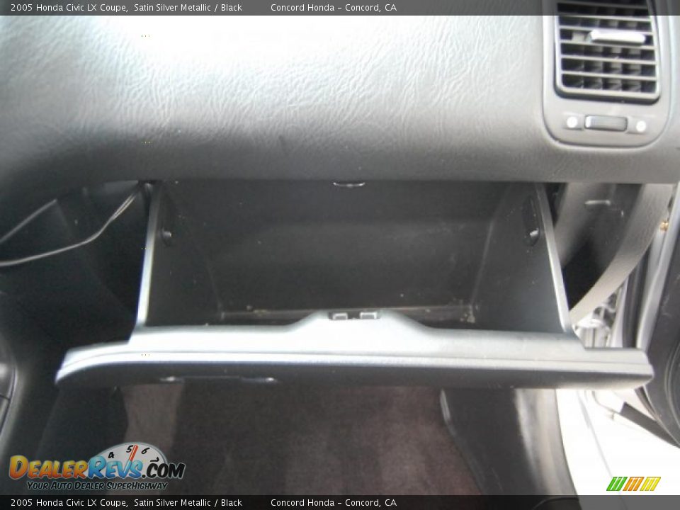 2005 Honda Civic LX Coupe Satin Silver Metallic / Black Photo #24