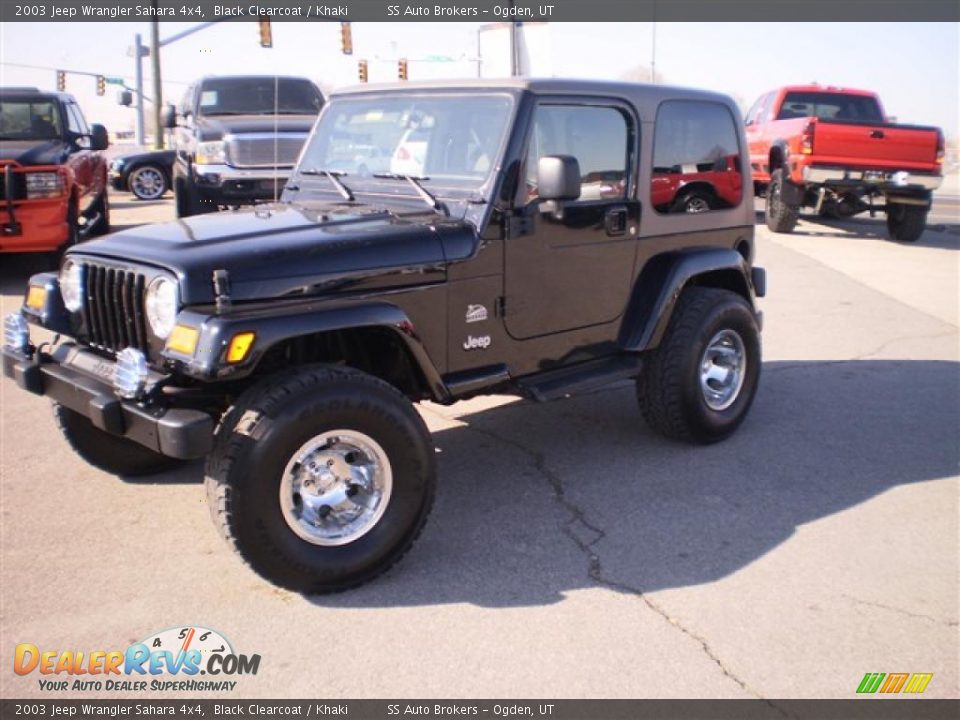 2003 Jeep Wrangler Sahara 4x4 Black Clearcoat / Khaki Photo #1
