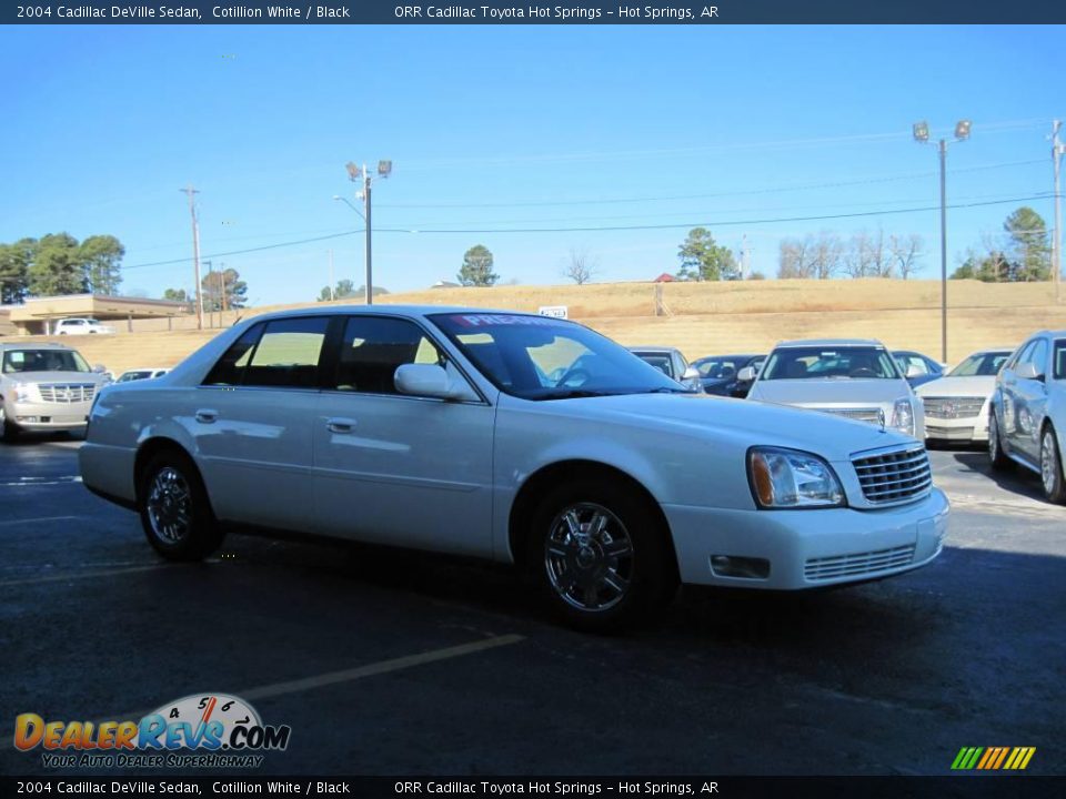 2004 Cadillac DeVille Sedan Cotillion White / Black Photo #2