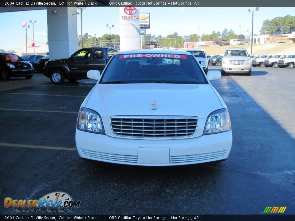 2004 Cadillac DeVille Sedan Cotillion White / Black Photo #3