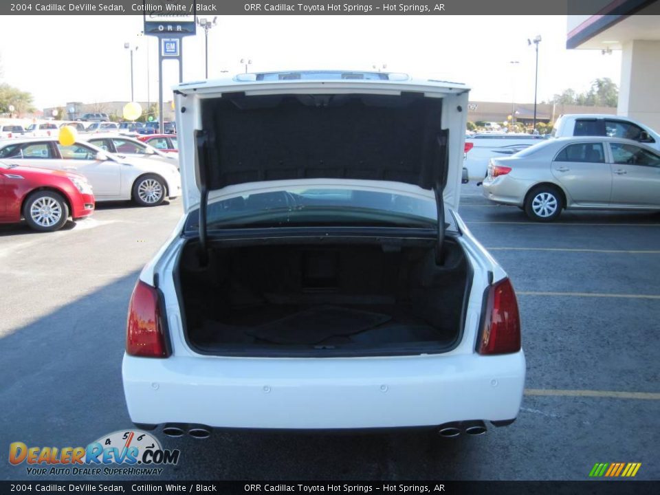 2004 Cadillac DeVille Sedan Cotillion White / Black Photo #5