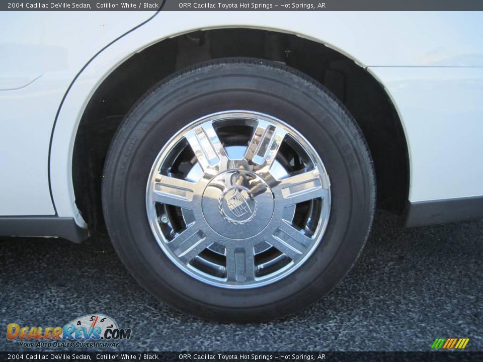 2004 Cadillac DeVille Sedan Cotillion White / Black Photo #13