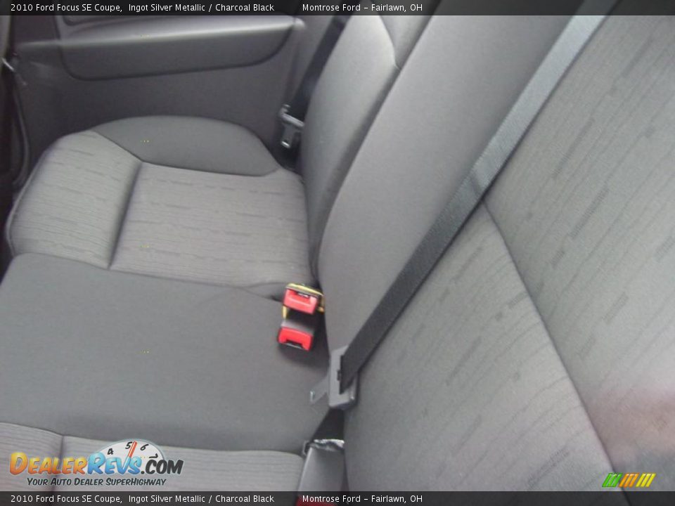 2010 Ford Focus SE Coupe Ingot Silver Metallic / Charcoal Black Photo #4