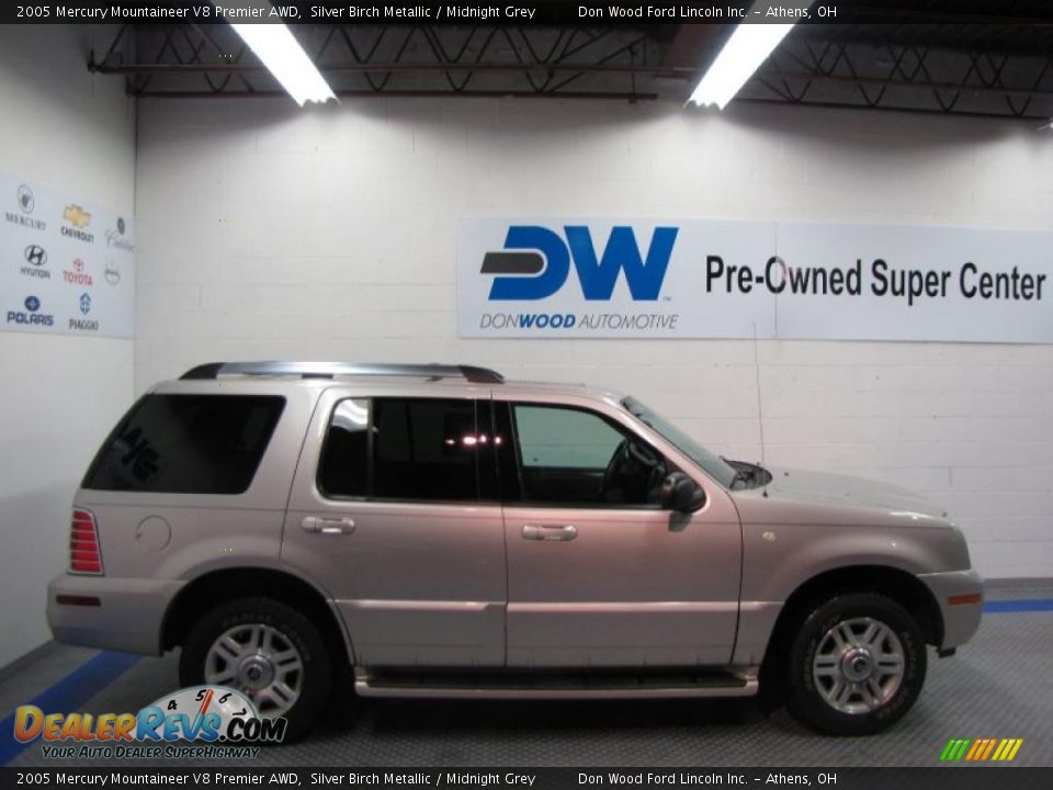 2005 Mercury Mountaineer V8 Premier AWD Silver Birch Metallic / Midnight Grey Photo #6