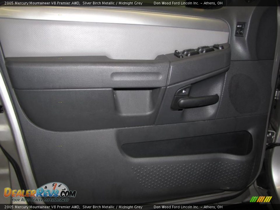 2005 Mercury Mountaineer V8 Premier AWD Silver Birch Metallic / Midnight Grey Photo #15