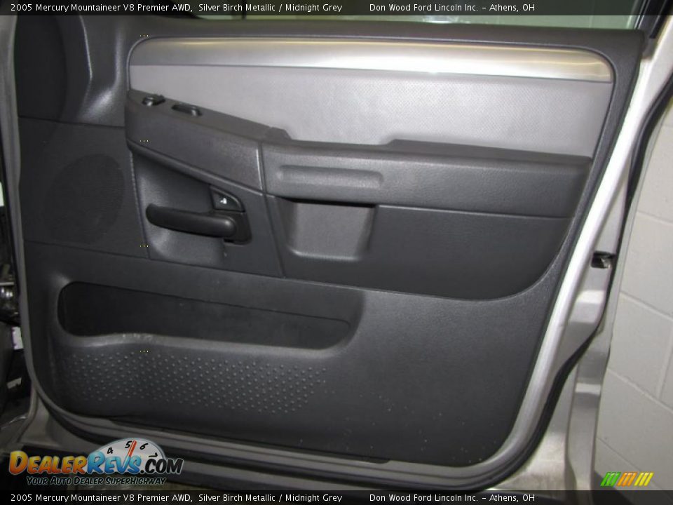 2005 Mercury Mountaineer V8 Premier AWD Silver Birch Metallic / Midnight Grey Photo #16
