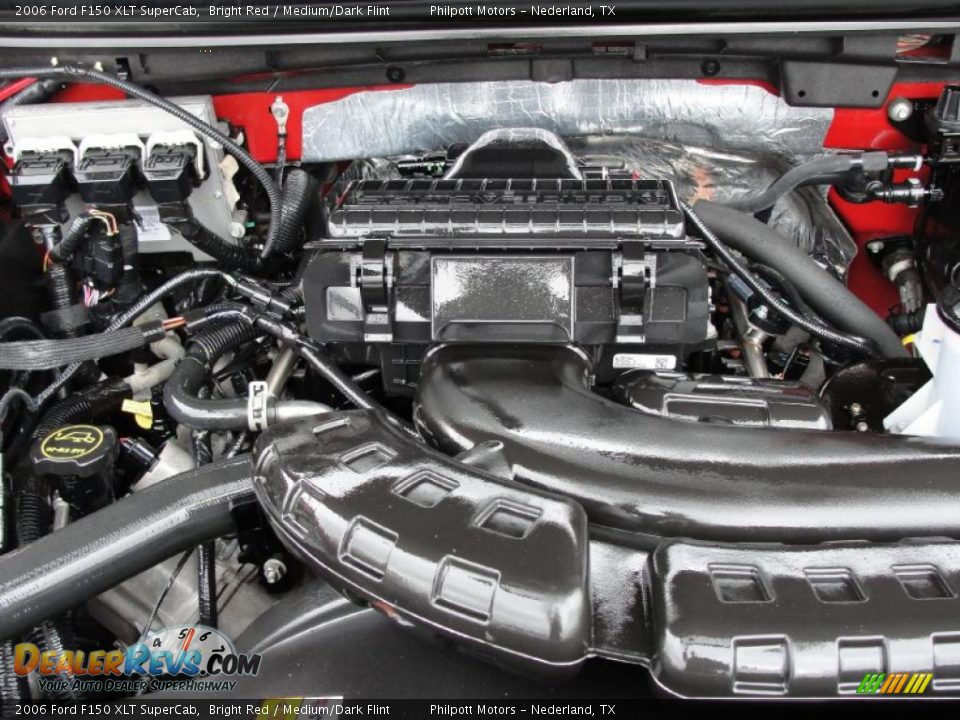 2006 Ford F150 XLT SuperCab Bright Red / Medium/Dark Flint Photo #24