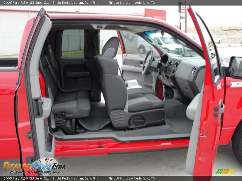 2006 Ford F150 XLT SuperCab Bright Red / Medium/Dark Flint Photo #25