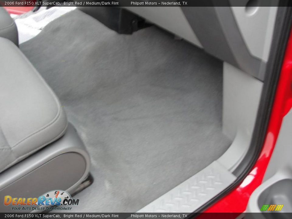 2006 Ford F150 XLT SuperCab Bright Red / Medium/Dark Flint Photo #28