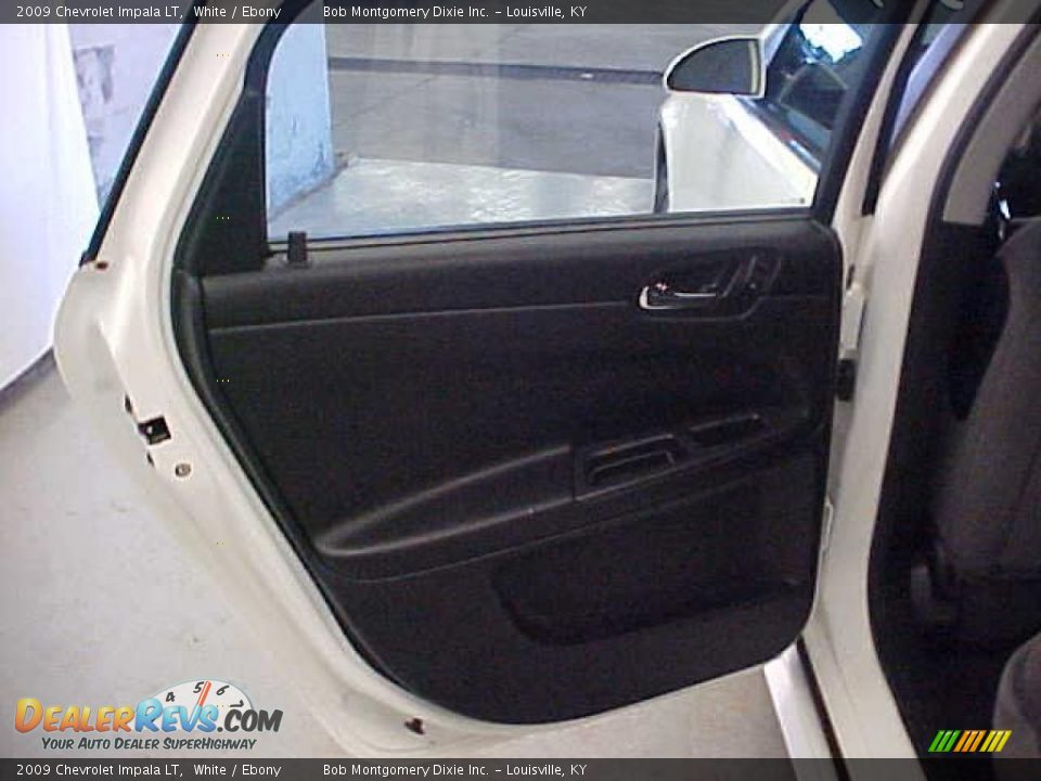 2009 Chevrolet Impala LT White / Ebony Photo #16