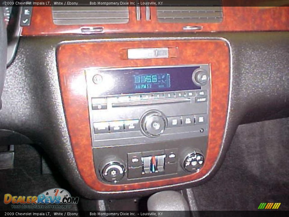 2009 Chevrolet Impala LT White / Ebony Photo #25