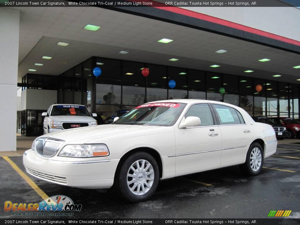 2007 Lincoln Town Car Signature White Chocolate Tri-Coat / Medium Light Stone Photo #1