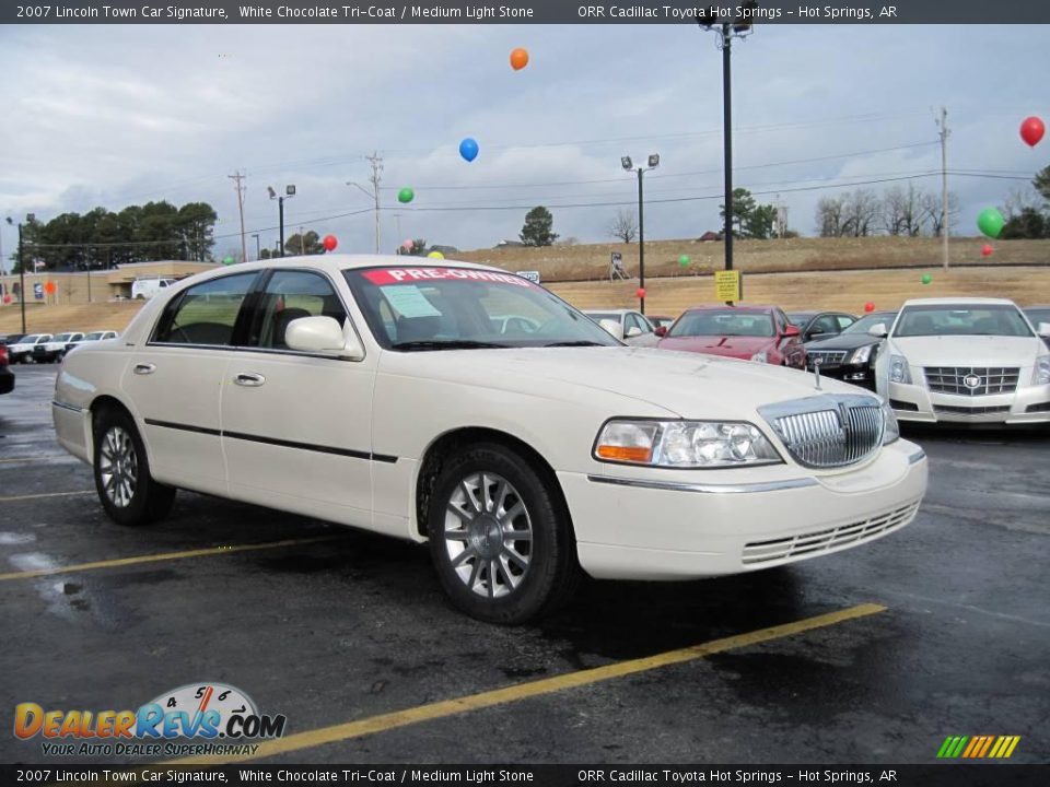 2007 Lincoln Town Car Signature White Chocolate Tri-Coat / Medium Light Stone Photo #2