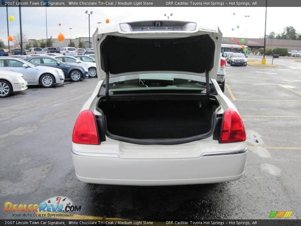 2007 Lincoln Town Car Signature White Chocolate Tri-Coat / Medium Light Stone Photo #4