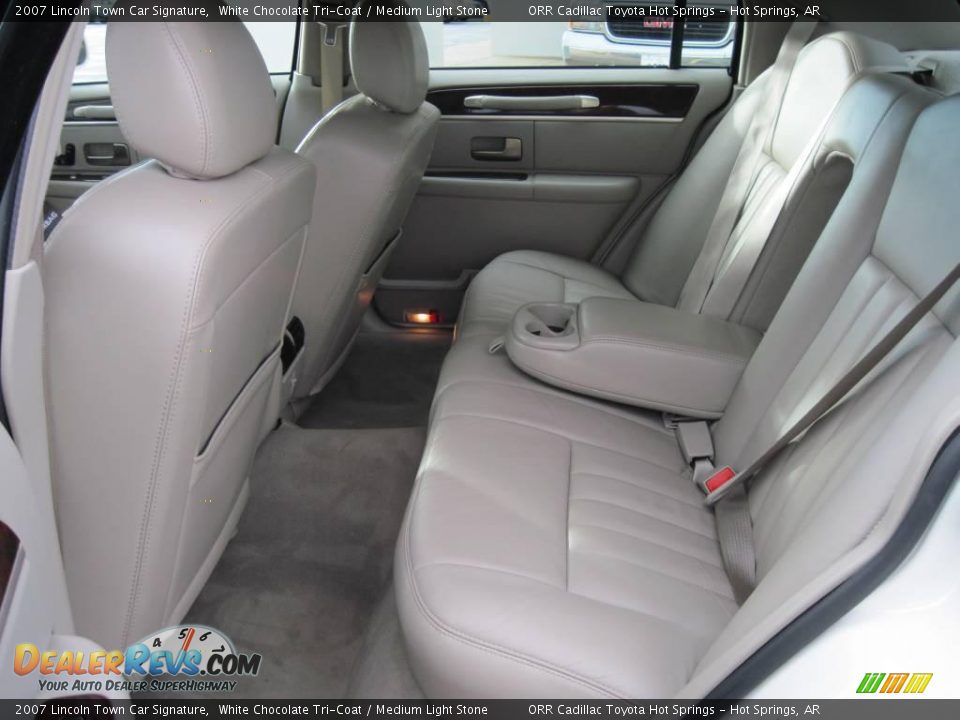 2007 Lincoln Town Car Signature White Chocolate Tri-Coat / Medium Light Stone Photo #8