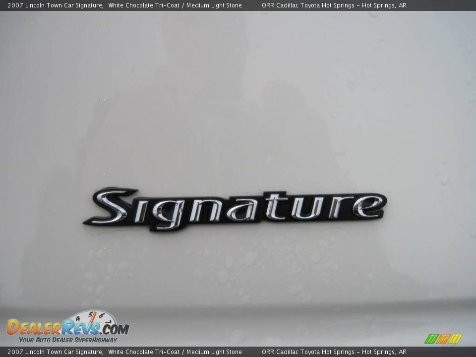 2007 Lincoln Town Car Signature White Chocolate Tri-Coat / Medium Light Stone Photo #11