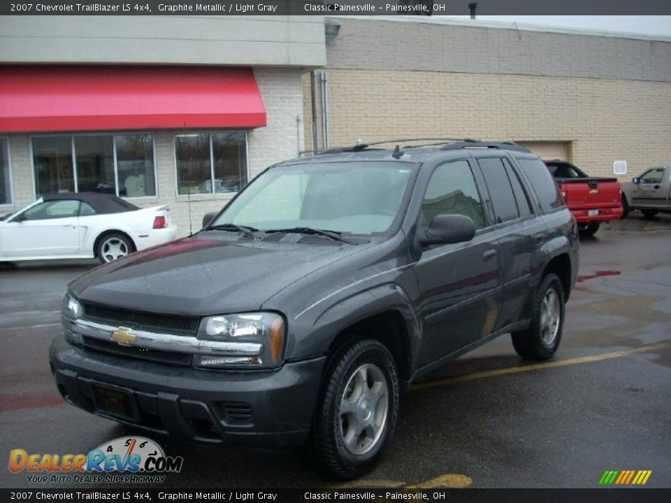 2007 Chevrolet TrailBlazer LS 4x4 Graphite Metallic / Light Gray Photo #3