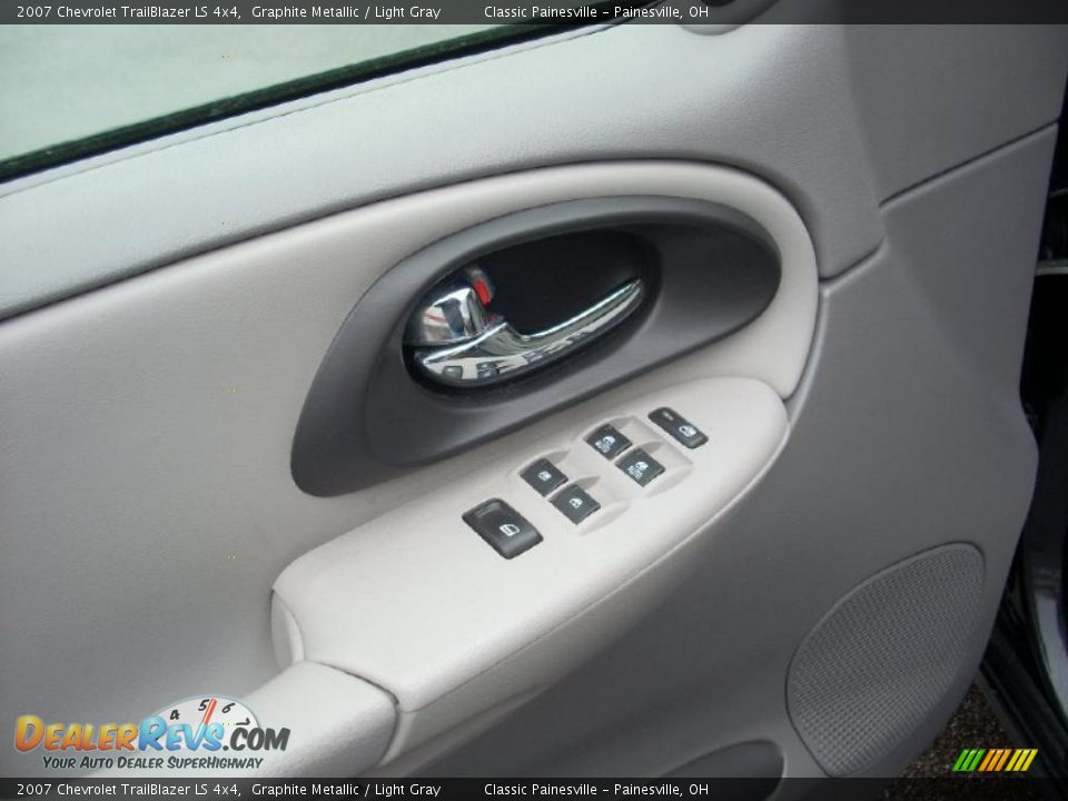 2007 Chevrolet TrailBlazer LS 4x4 Graphite Metallic / Light Gray Photo #8