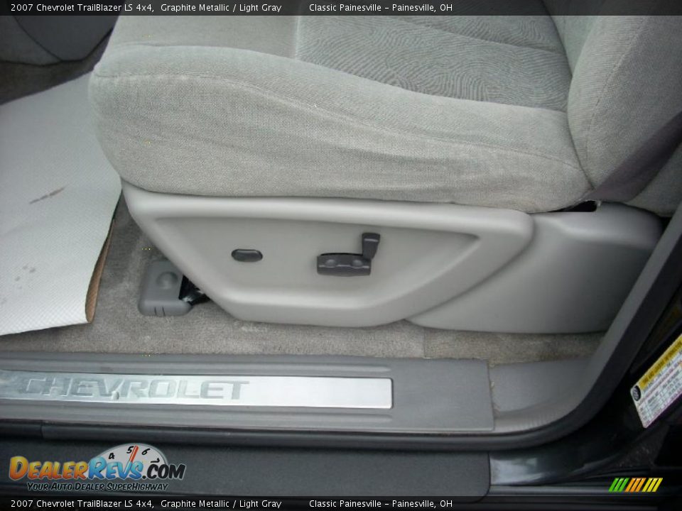 2007 Chevrolet TrailBlazer LS 4x4 Graphite Metallic / Light Gray Photo #9