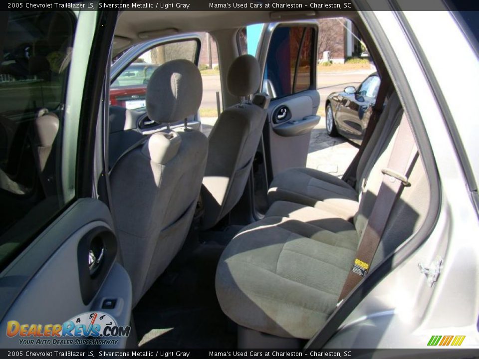 2005 Chevrolet TrailBlazer LS Silverstone Metallic / Light Gray Photo #10