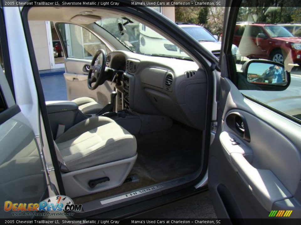 2005 Chevrolet TrailBlazer LS Silverstone Metallic / Light Gray Photo #12