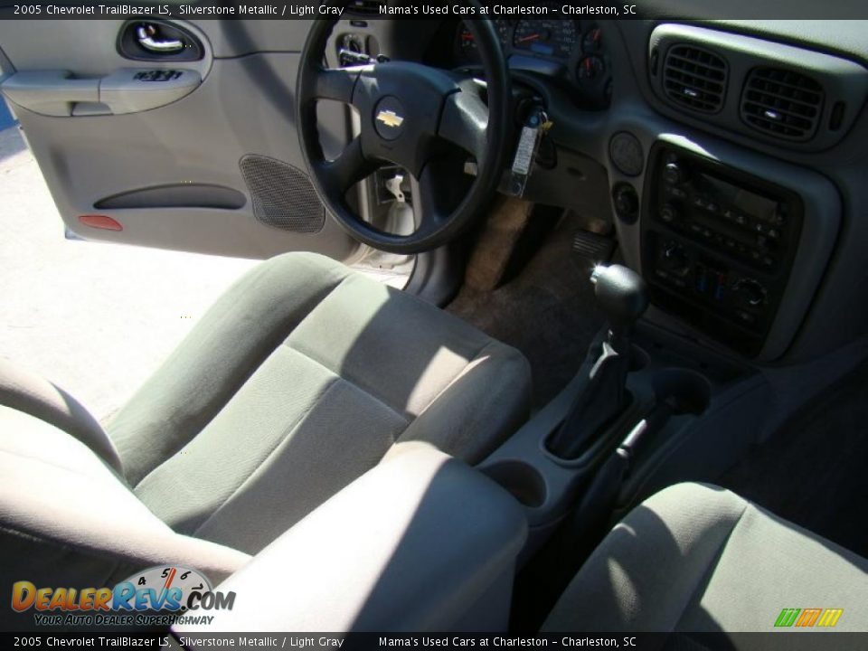 2005 Chevrolet TrailBlazer LS Silverstone Metallic / Light Gray Photo #15