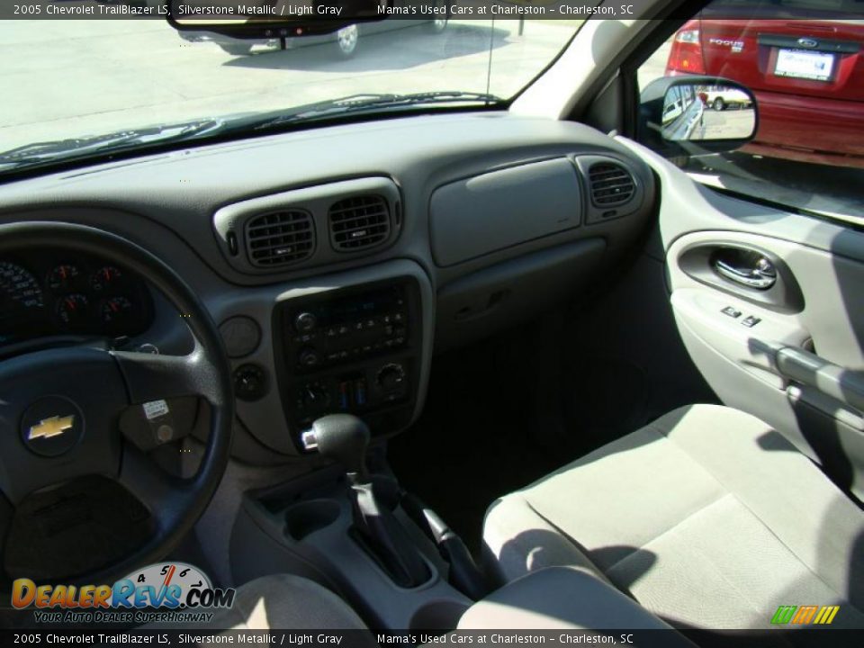 2005 Chevrolet TrailBlazer LS Silverstone Metallic / Light Gray Photo #16